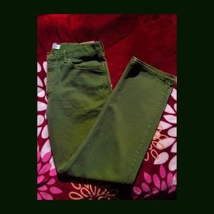 baggy green levi jeans with white stitching <3